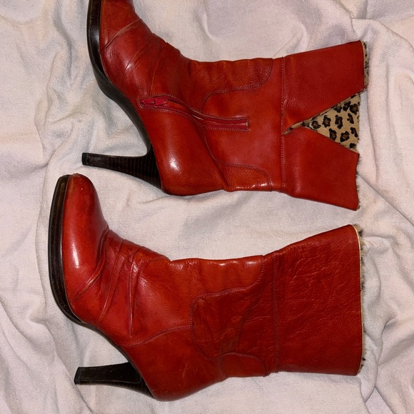 Miz Mooz Vintage red leather booties with 3” heel - Picture 3 of 10